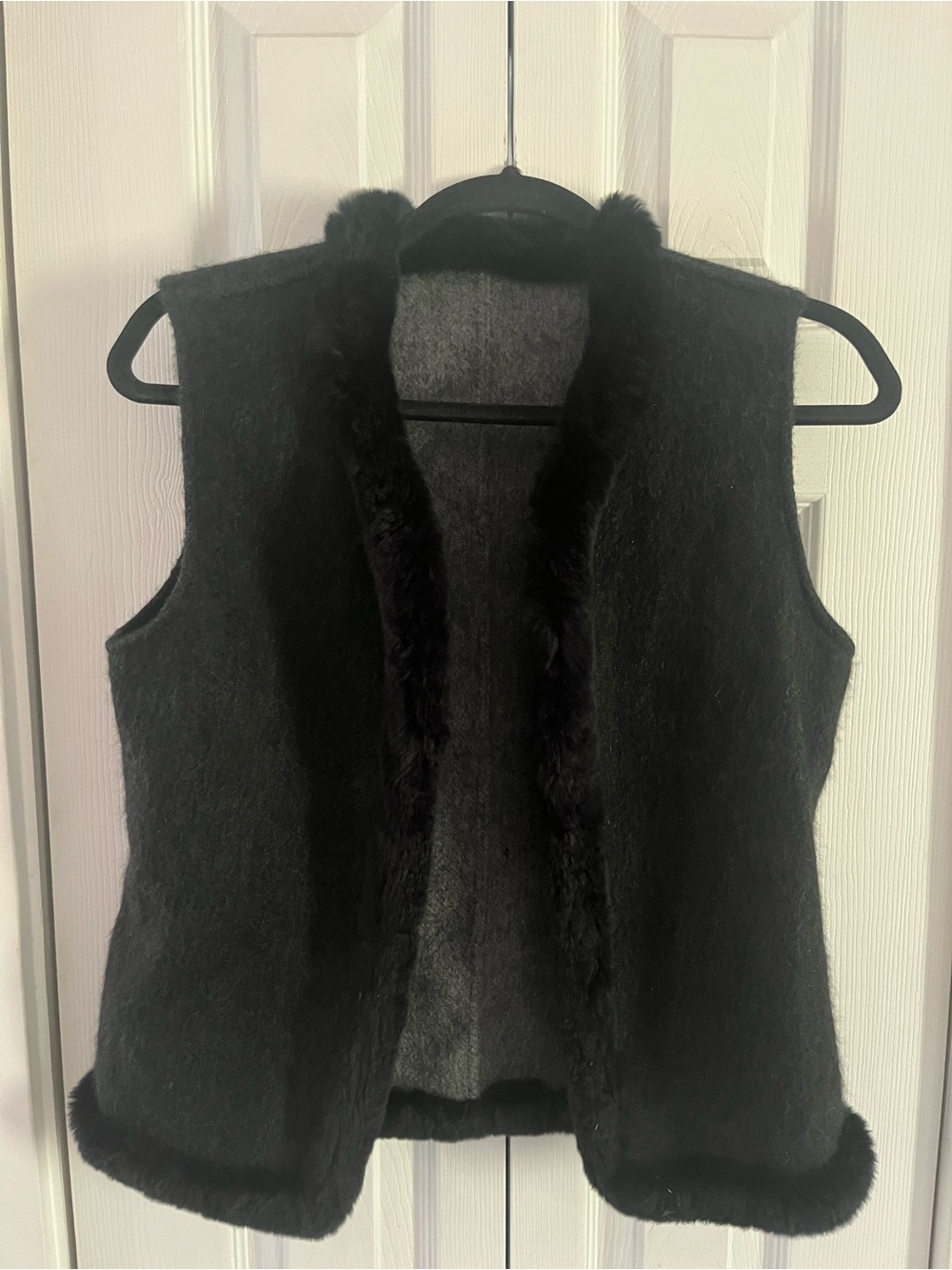 J.McLaughlin Black /gray reversible Cashmere / Fur Trim Sleeveless Vest sz S
